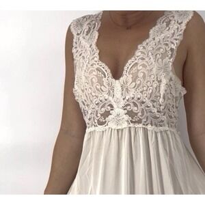 Vintage Maxi Slip Dress Gown M Romantic Ethereal Feminine Coquette 70s Nightgown